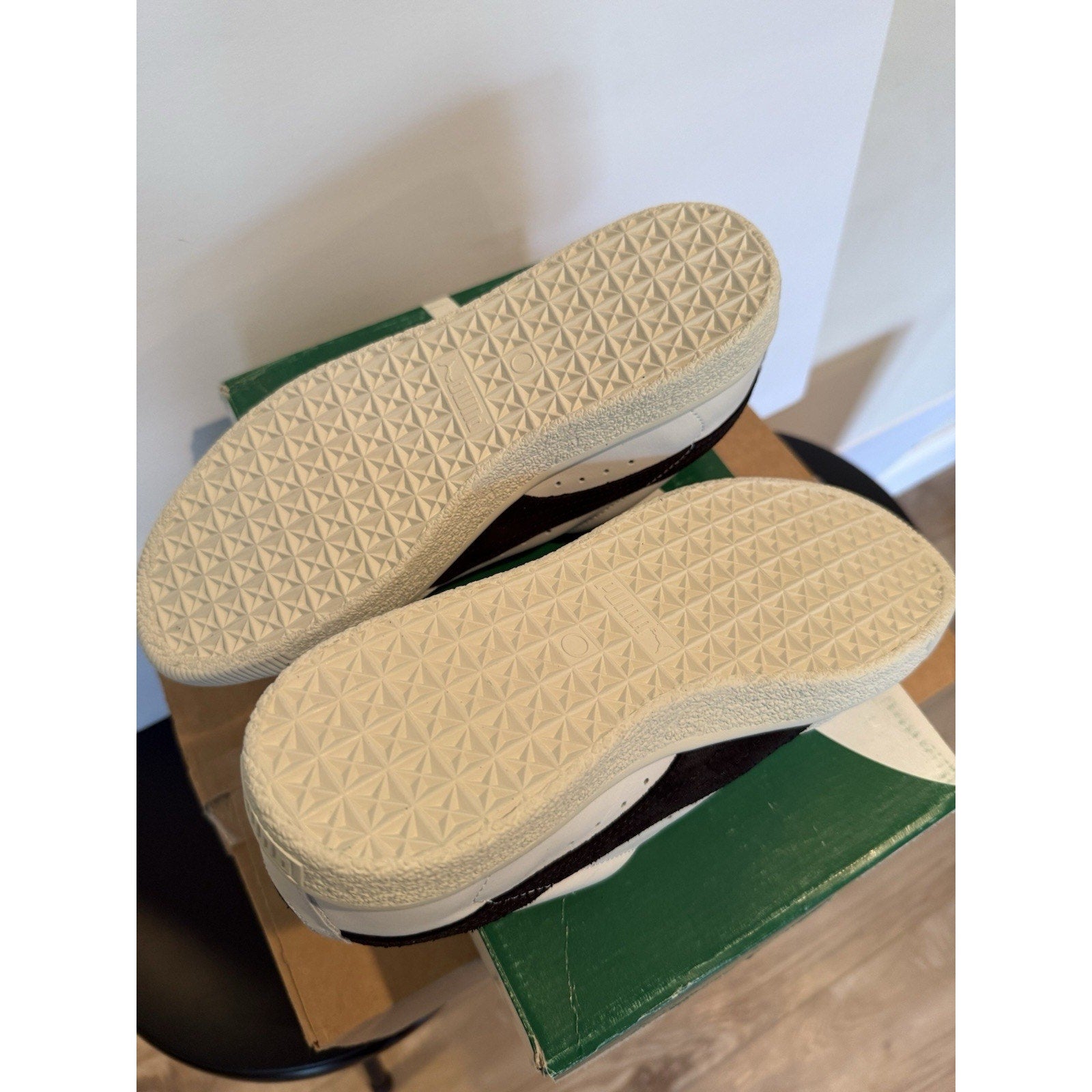 Size 9 - Puma Basket Vintage White Black